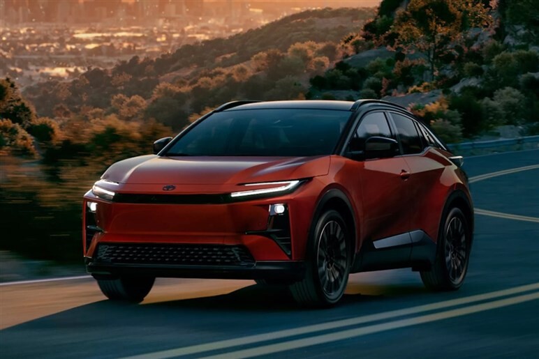 スバルの新型EV「アンチャーテッド」7月17日発表。ティザー初公開、トヨタ「C-HR＋」姉妹車の可能性大