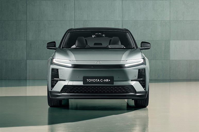 スバルの新型EV「アンチャーテッド」7月17日発表。ティザー初公開、トヨタ「C-HR＋」姉妹車の可能性大