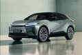 スバルの新型EV「アンチャーテッド」7月17日発表。ティザー初公開、トヨタ「C-HR＋」姉妹車の可能性大