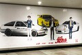 「ウソ…だろ…」 国産7社が異例のコラボ！ ハチロク・FD・R34…名車が渋谷に集結!? 「頭文字Ｄ」30周年コラボで実現