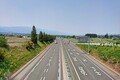 高速道路の追越車線を走り続けると違反に！ 目安はどれくらい？ ルールや反則金について解説。