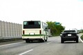 高速道路の追越車線を走り続けると違反に！ 目安はどれくらい？ ルールや反則金について解説。