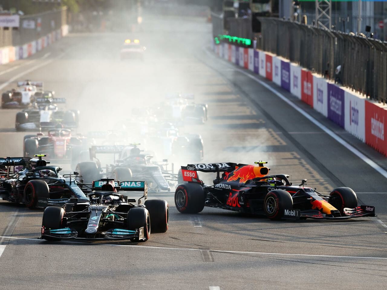 2021年F1第6戦、優勝目前にフェルスタッペンがクラッシュ、ペレスが波乱のレースを制す【アゼルバイジャンGP 】