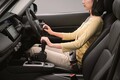 新型フィット、手足の不自由な人のための運転補助装置「テックマチックシステム」を設定