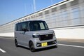 背高のクルマだらけのいま「横風」対策も進んでいた！　いまどきのクルマが軽でも「横風安定性」が高いワケ