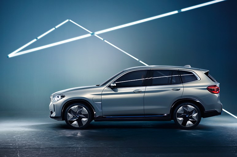 BMW X3のEV化が決定　北京ショーでコンセプトカーが公開
