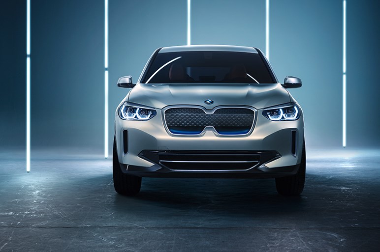 BMW X3のEV化が決定　北京ショーでコンセプトカーが公開