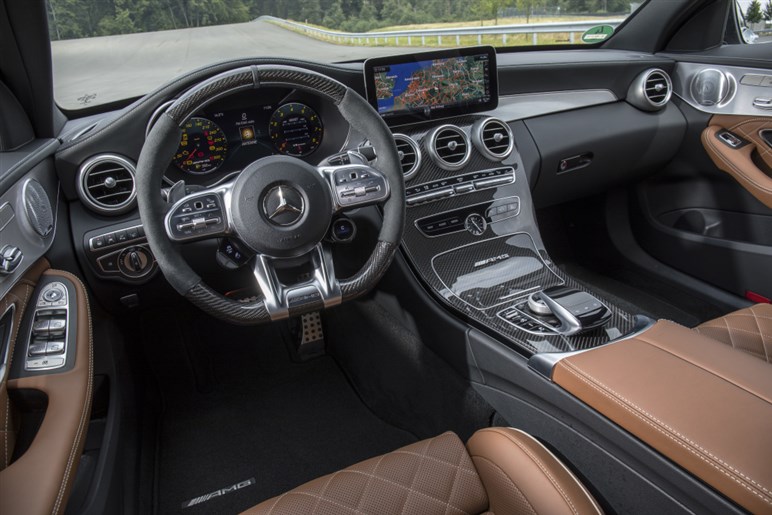 AMG C63に試乗…その前にアーマーゲーという無教養な発音はやめよう