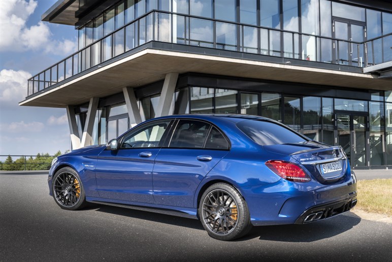 AMG C63に試乗…その前にアーマーゲーという無教養な発音はやめよう