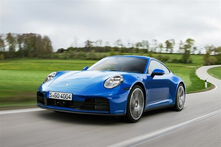 異色のハイブリッドと内外装変更。マイチェンと呼ぶには見どころ多めな新型「ポルシェ911」まとめ