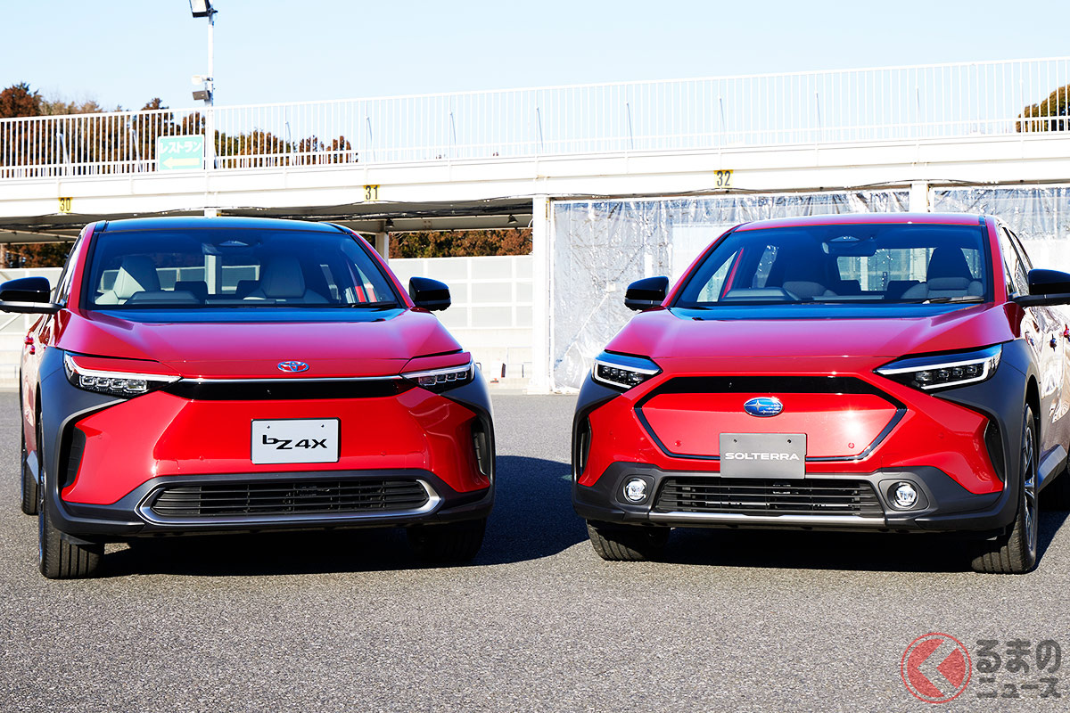 トヨタ＆スバルの新型SUVにド派手「赤色ボディ」存在！ 新型bZ4X＆新型ソルテラの赤い共演がスゴかった！