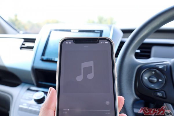 カラオケで鼻高になれる 車内のボイトレで歌うまオヤジになろう ベストカーweb 自動車情報サイト 新車 中古車 Carview
