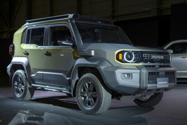 ついに動いた!? 自衛隊「1/2tトラック」後継選び トヨタ製4駆 “謎名称” で複数調達したワケ