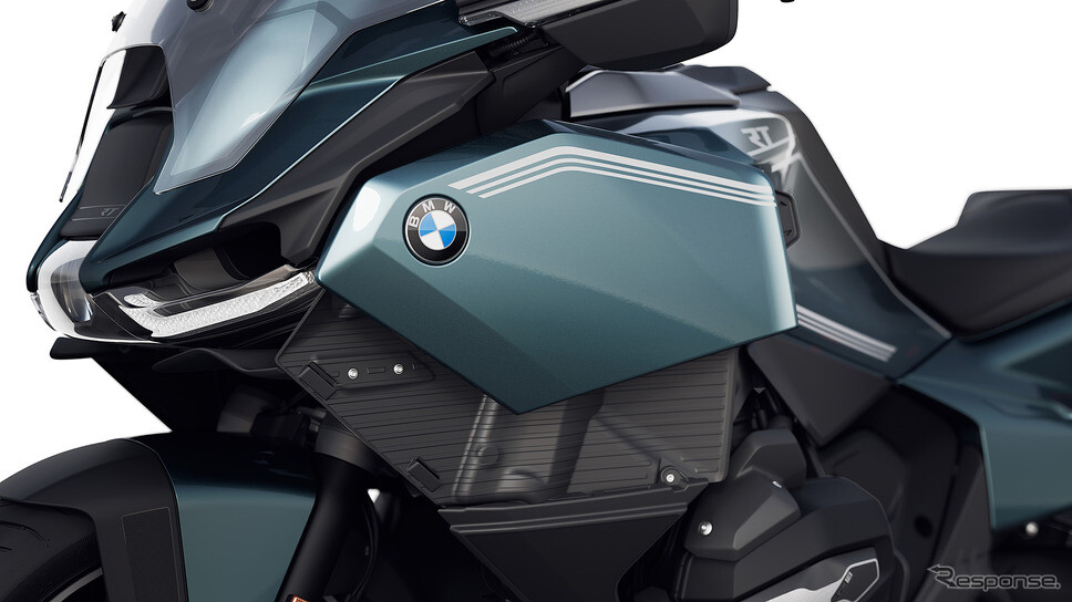 「変形ロボじゃん」可変カウル装備の新型BMW『R 1300 RT』にファン驚愕