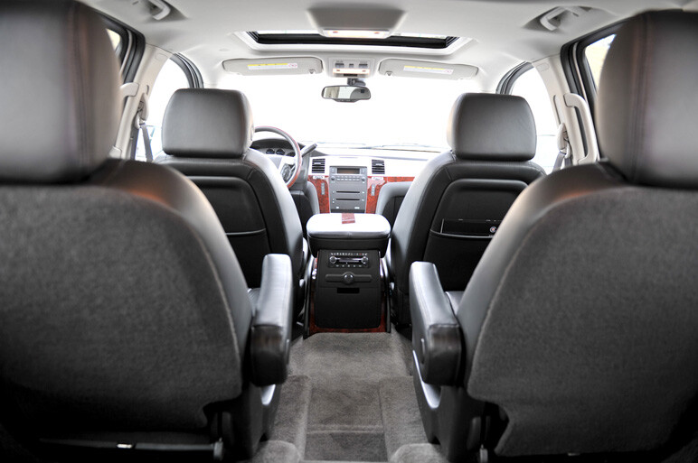 ベッカムも乗っていた！エスカレードを写真で