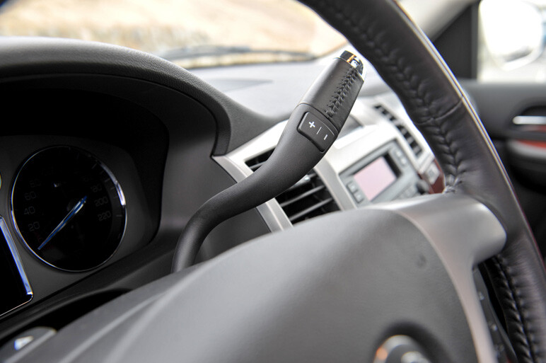 ベッカムも乗っていた！エスカレードを写真で