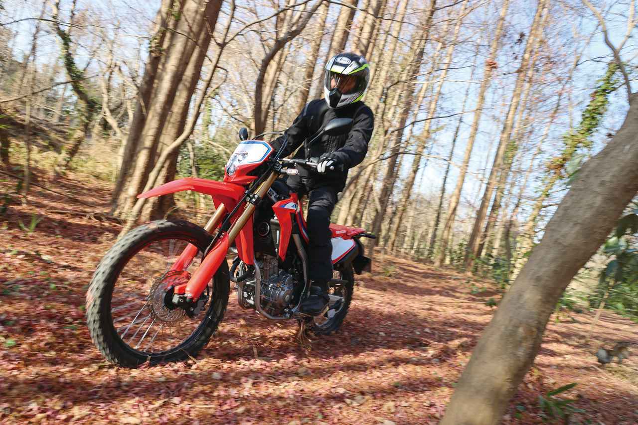 ホンダ Crf250l 試乗インプレ 新型21年モデルの街乗り 高速道路 オフロード性能と足つき性を解説 Webオートバイ 自動車情報サイト 新車 中古車 Carview