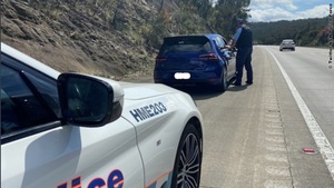 【面白ネタ？】オーストラリアのスピード狂の22歳がVWゴルフRで170kmオーバーのスピード違反で捕まった　その結末は？