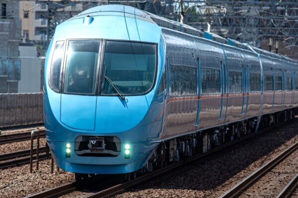 5時間30分も走るロマンスカーが運行へ 片瀬江ノ島発・唐木田行き！新宿駅“地下ホーム”にも入線！