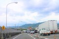 「割り込んでんじゃねー！　入れさせねーよ」ってただの車線変更や合流でしょ？　車間を詰めて「ブロック」するクルマは違反の可能性あり！