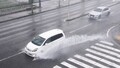 なぜ水たまりができにくい道路が増えたのか？ 雨水を通す舗装のひみつ。【川辺謙一の「道路の科学」Vol.9】