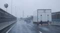 なぜ水たまりができにくい道路が増えたのか？ 雨水を通す舗装のひみつ。【川辺謙一の「道路の科学」Vol.9】