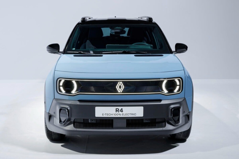 ルノー新型EV『4（キャトル）』　約530万円から英国発売へ　レトロな小型クロスオーバー