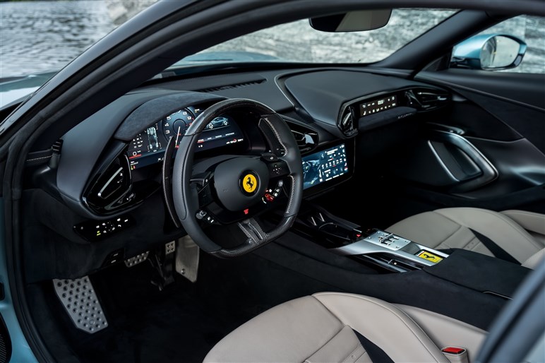 12チリンドリ日本初公開。伝統オマージュのレトロデザインにハイテク融合でV12 NAモデルの集大成に