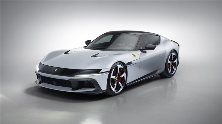 12チリンドリ日本初公開。伝統オマージュのレトロデザインにハイテク融合でV12 NAモデルの集大成に