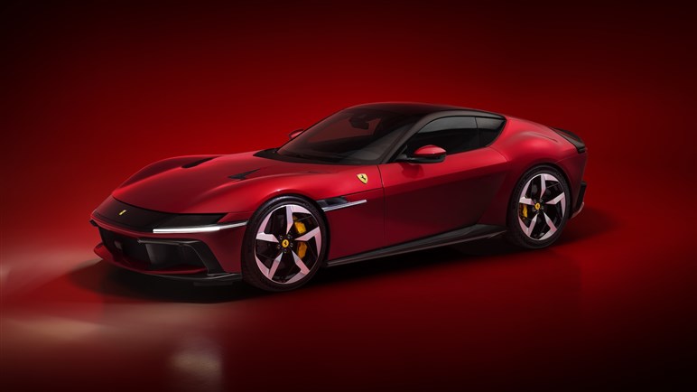 12チリンドリ日本初公開。伝統オマージュのレトロデザインにハイテク融合でV12 NAモデルの集大成に
