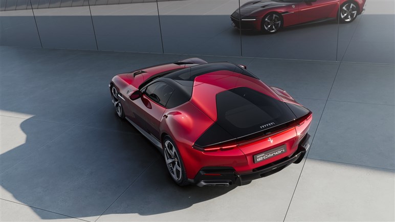 12チリンドリ日本初公開。伝統オマージュのレトロデザインにハイテク融合でV12 NAモデルの集大成に