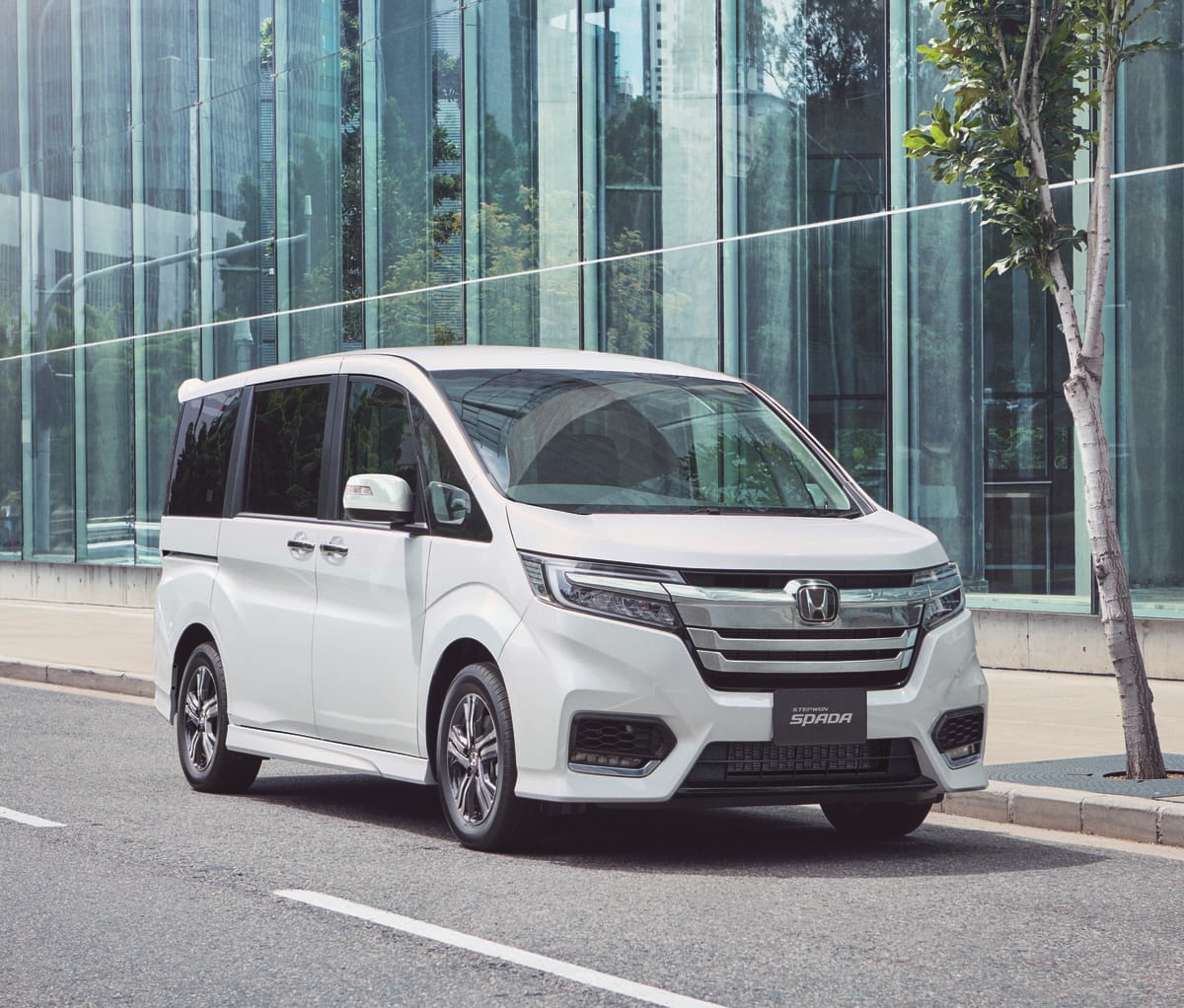ホンダ ステップワゴン 改良 わくわくゲート 非装着仕様をスパーダに新設定 Auto Messe Web 自動車情報サイト 新車 中古車 Carview