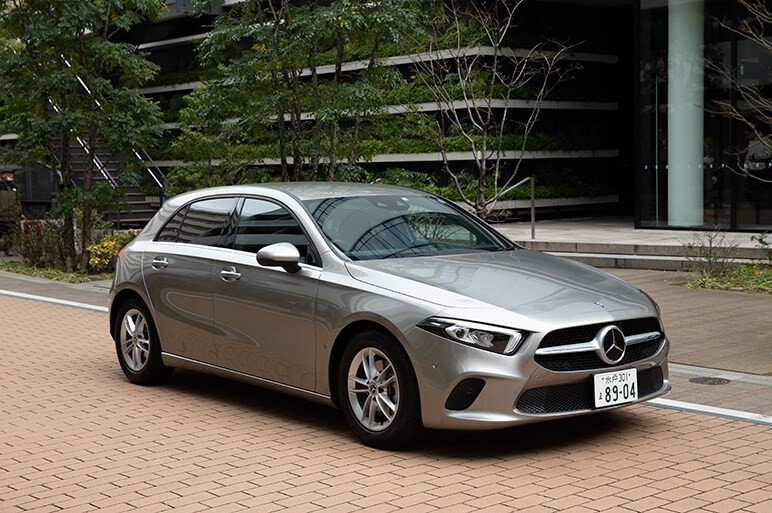 音声認識やデジタル画面が斬新なメルセデスAクラス。課題は固めの乗り味と価格