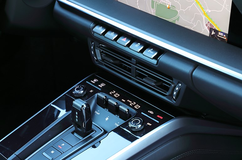 二世代にわたるパッケージ革新を完成させた新型ポルシェ911。プラグインは次期型で登場予定