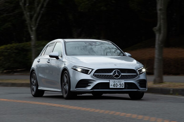 音声認識やデジタル画面が斬新なメルセデスAクラス。課題は固めの乗り味と価格