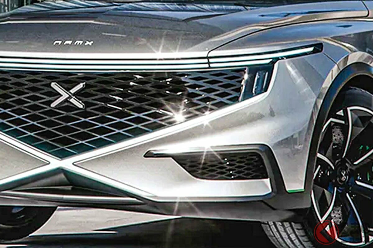 500馬力超えの斬新「V8」搭載！ 顔面に「X」付けた「新型SUV」発表！ 奇抜すぎヘッドライトがカッコイイ「HUV」とは