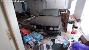 【バーンファインディングM5】17年間忘れ去られていた1993年型「BMW M5（E34）」が見つかった　長い間車庫の隅に放置されていた理由は？