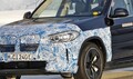 【スクープ】「BMW iX3」の最終デザインが見えた!? プロトタイプにも「エアロホイール」を装着