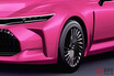 全長5m超のトヨタ新型「ピンククラウン」どう？ モモタロ色で斬新デザイン際立った!? 16代目を伝説仕様にしてみた！