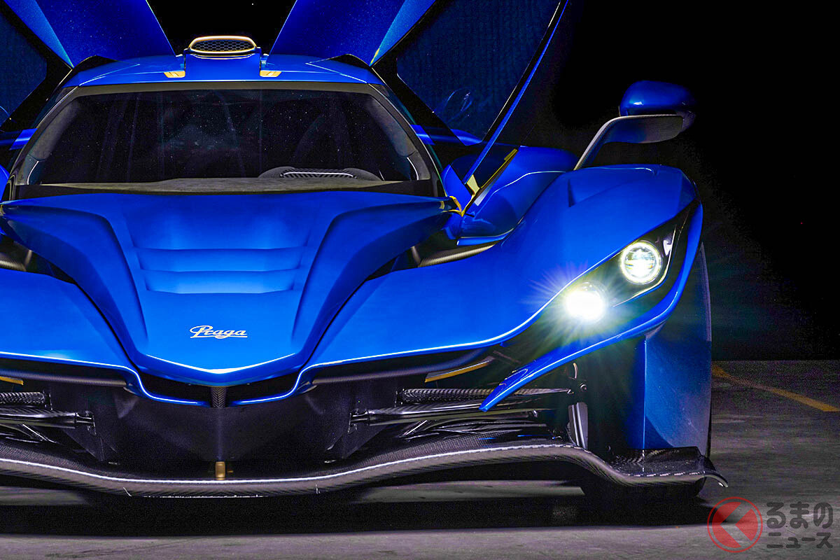 新型「GT-Rスーパーカー」発表!? 700馬力V6×“6速MT”採用！ 2億円超え斬新ボディの「ボヘマ」生産開始