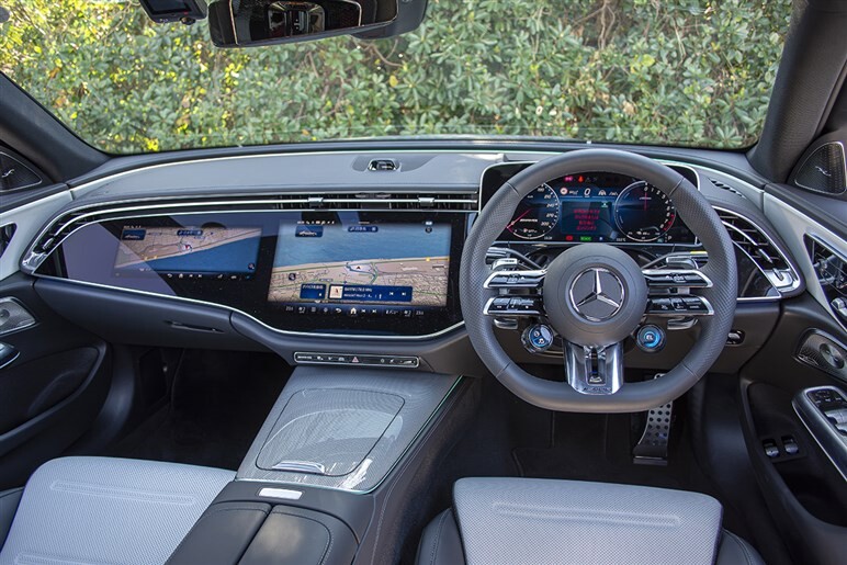 【まさに伝説級】最新AMG「E53ハイブリッド」に試乗して思い出す。ポルシェ・チューンのW124型「E500」という異端の存在