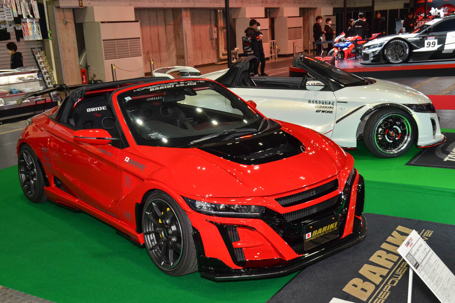 ホンダ「S660」専用エアロが新登場！「カプチーノ」「コペン」に続くBARIKIのデザインも仕上げもクールな2台の紅白デモカーに大注目