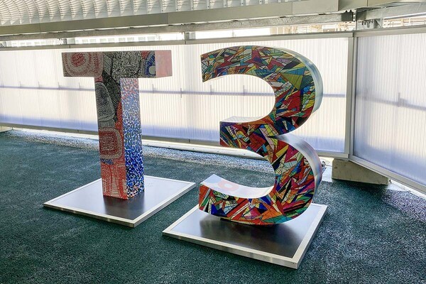 ナニコレ…成田空港に「異彩極めしピアノ」出現へ 思わず二度見の尖りすぎデザイン…でもなぜ？