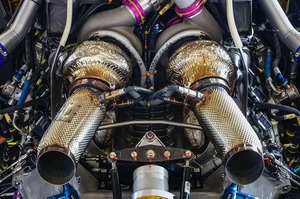 エンジンを使い続けるモータースポーツ　心をくすぐるポルシェのV8ハイブリッド