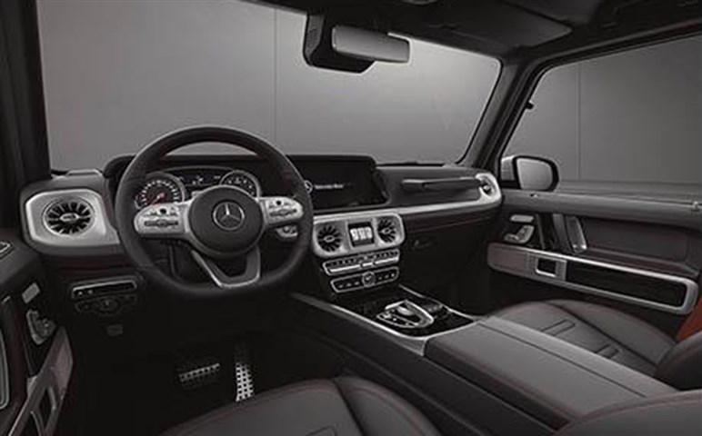【自己顕示欲の塊】マンソリーが「G63」を“金ピカ”に。ホイールベース延長など全てが“石油王向け”だった