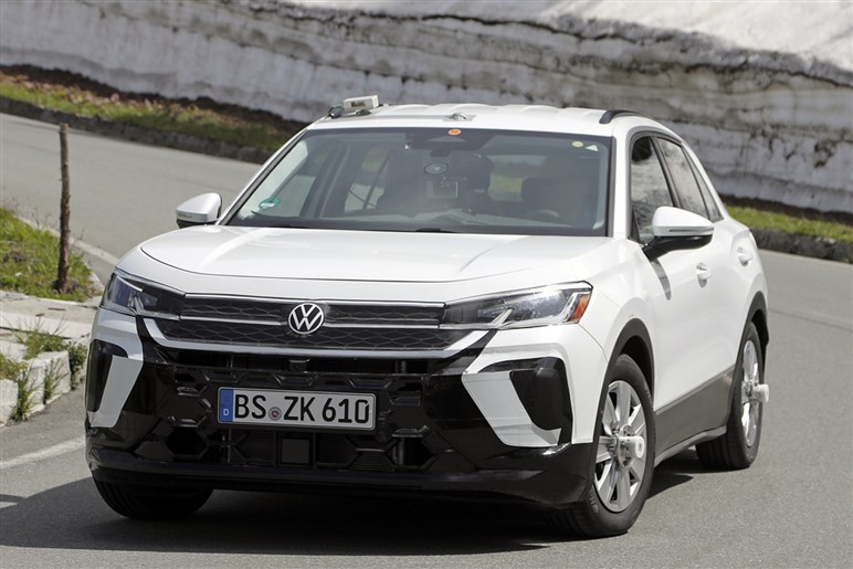 【ほぼこうなる!?】VWのベストセラーSUV「Tロック」の新型は数ヶ月以内に発表。最終予想デザインがコチラ