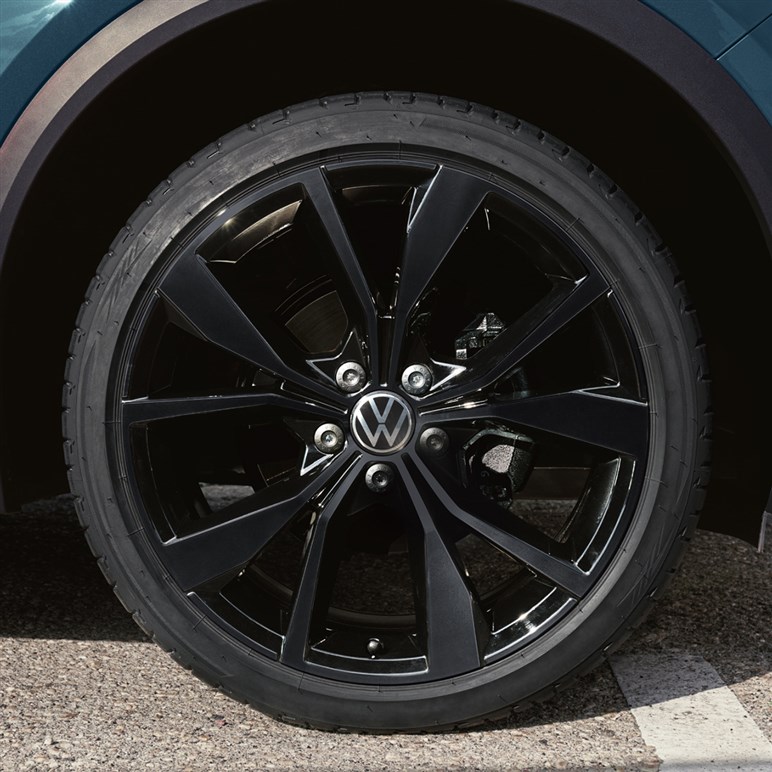 【ほぼこうなる!?】VWのベストセラーSUV「Tロック」の新型は数ヶ月以内に発表。最終予想デザインがコチラ