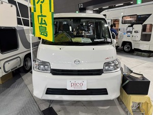 大きなベンチシートが個性的なマツダ ボンゴバンがベースのキャンパー