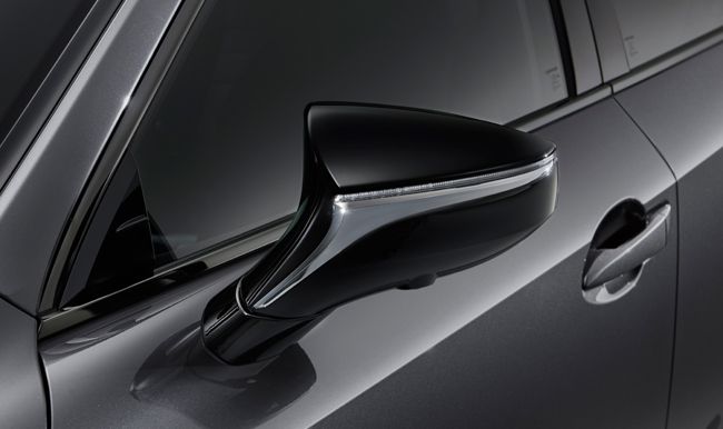 レクサスがISの特別仕様車「F SPORT Mode Black S」と「F SPORT Mode Glitter」を新設定。合わせてISの一部改良を実施