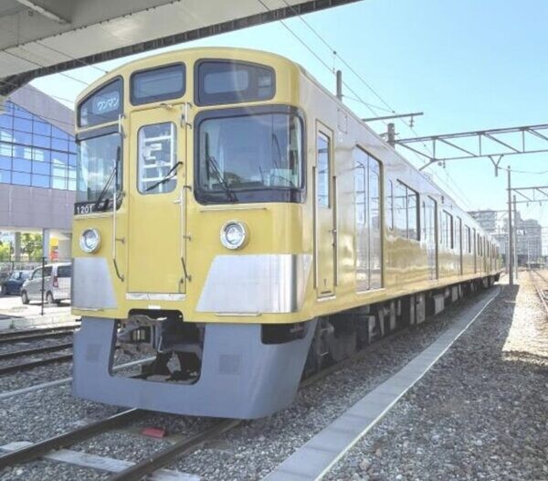 近江鉄道が西武の“黄色い車両”を改造！ AI搭載した新車両「ドクターガチャコン」として再デビュー